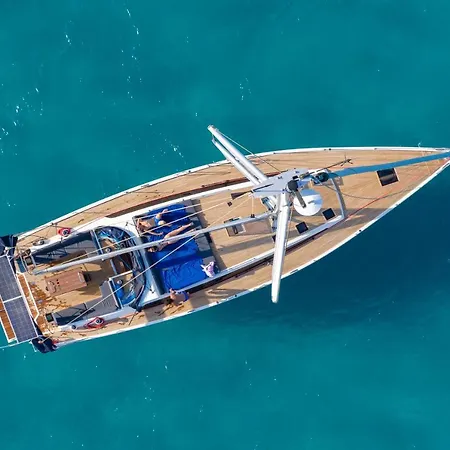 Πλωτό κατάλυμα Hydra Boat And Breakfast