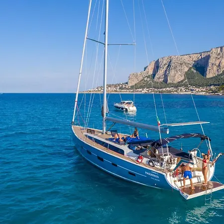 Hydra Boat And Breakfast *